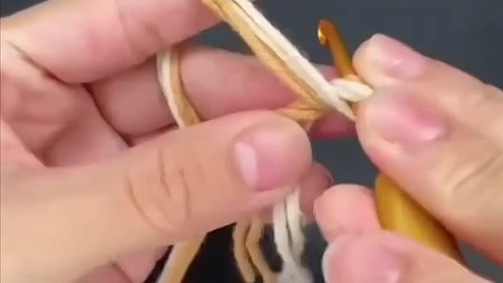 Двухцветный шнурок крючком