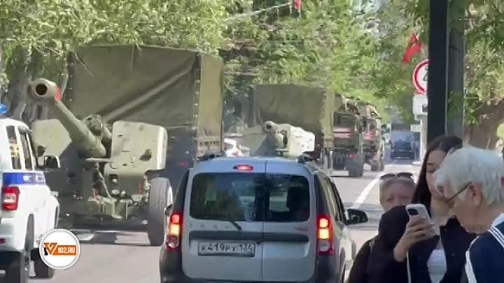 По Первой Продольной в Волгограде протащили пушки