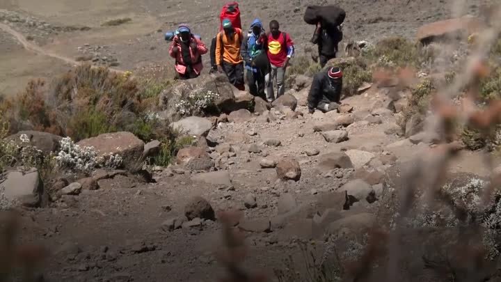 Парни с инвалидностью покорили Килиманджаро