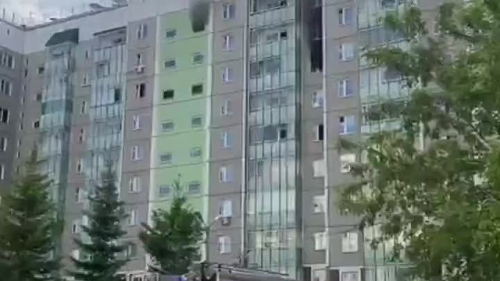 Пожар в 10-этажном доме на Карамзина