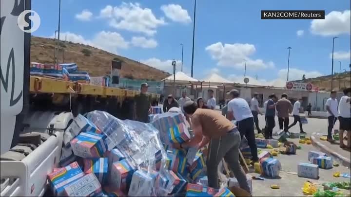 Израильские протестующие(сионисты) заблокировали колонну с гуманитарной помощью, направляющуюся в Газу