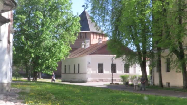 ПЕРЕД СЛУЖБОЙ (в Новгородском кремле).