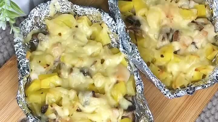 Картошка с грибами и курицей под сыром
