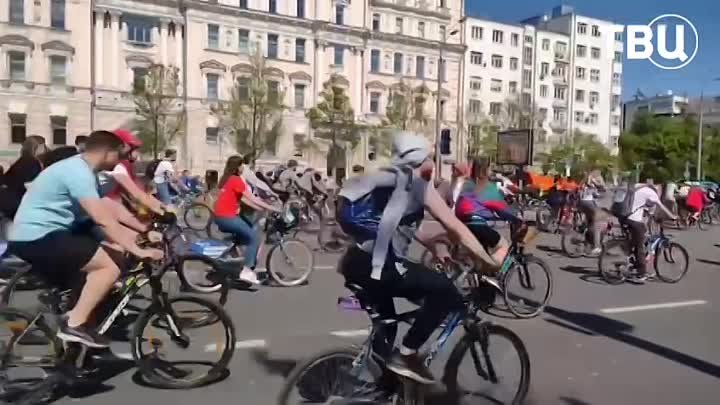 🚲 Вот так сегодня весело и красочно проходит велопарад!