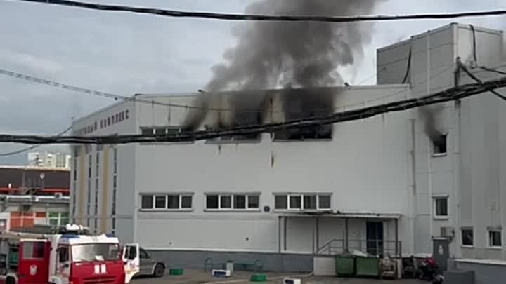 🔥 Торговый центр загорелся в районе Бибирево на северо-востоке Моск ...