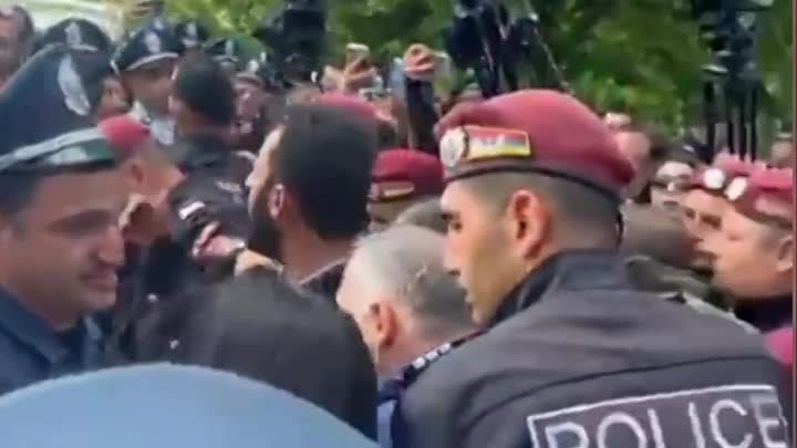Полиция задержала 14 протестующих на въезде в Киранц.