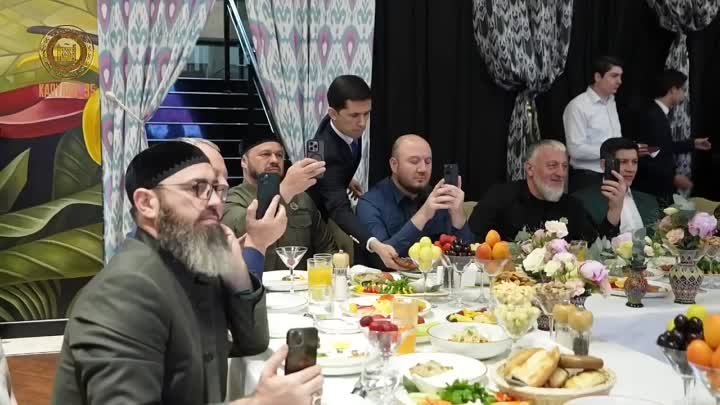 Рамзан Кадыров так же побывал в ташкентском Парке Победы и посмотрел ...