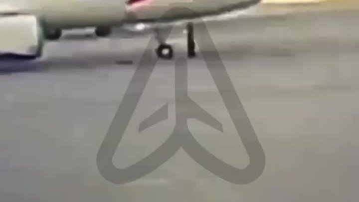 Самолёт «Уральских авиалиний» переехал своего техника