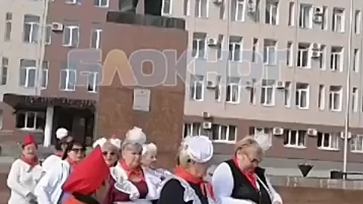 Креативно отметить День пионерии решили активистки в Георгиевске