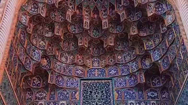 Мечеть Насир оль-Мольк — одна из самых красивых мечетей Ирана.