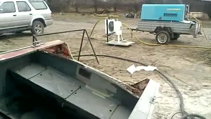 очистка алюминиевой лодки от краски в Воронеже