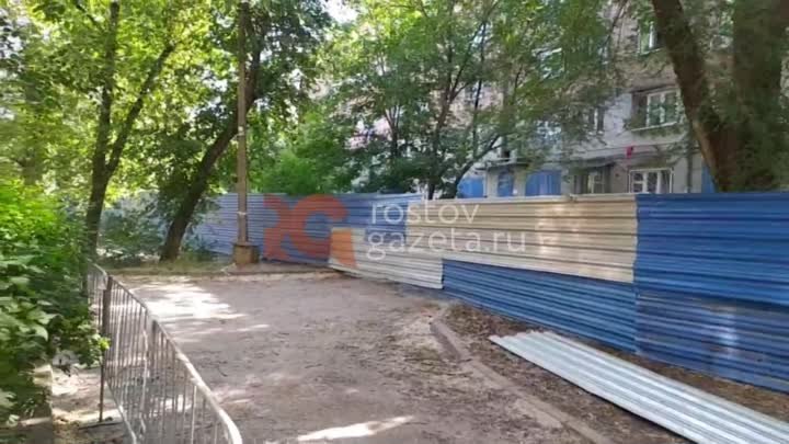 Обрушенное общежитие на Нариманова обнесли синим забором
