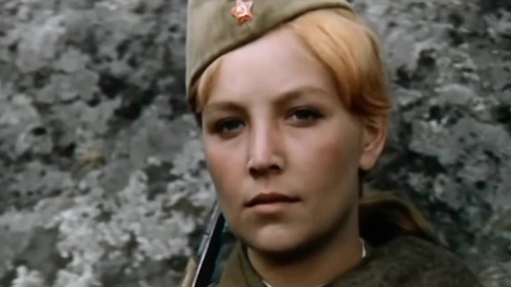 Щербатый месяц песня. Женя Комелькова актриса 1972. Женя Комелькова а зори здесь тихие 1972.