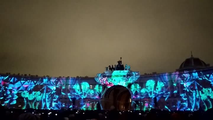 Световое шоу на Дворцовой площади "Чудо света".