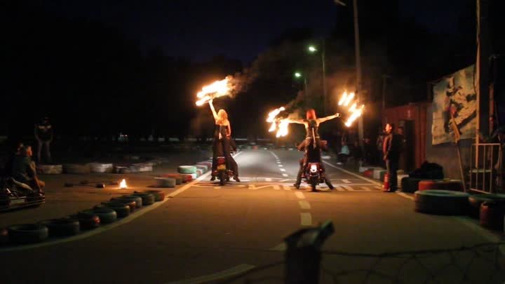Девушки тоже умеют делать шоу! Саламандра - огненное шоу в Бишкеке!