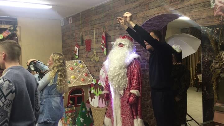 Дед Мороз Барнаул веселит детей