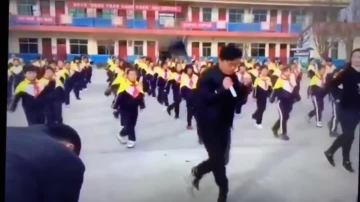 Молодцы! Китайские дети школьники и директор школы!