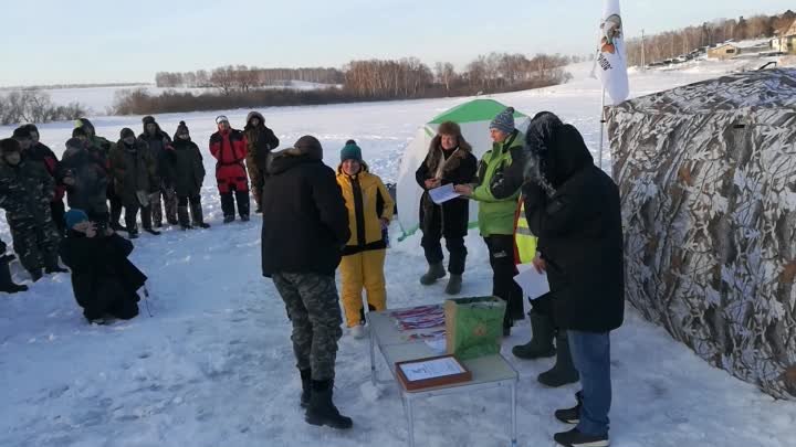 Девушки рыбачат тоже