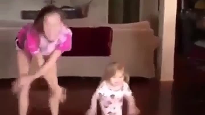 Мама и дочь в ритме танца !