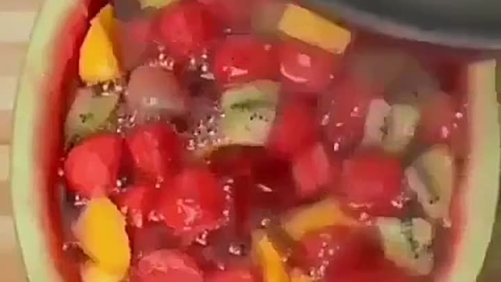 Летний десерт в арбузе