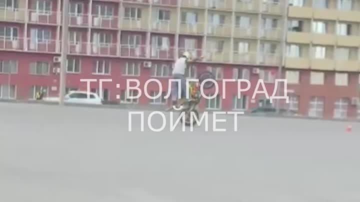 Крутые трюки на мотоцикле в Волгограде