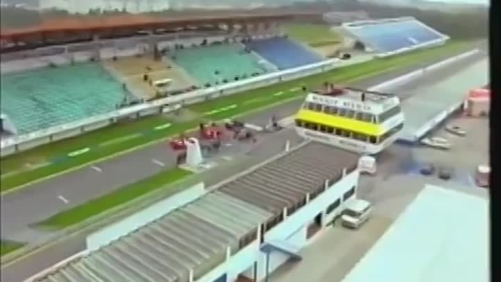 Senna Mclaren F1 car vs road car vs sports car