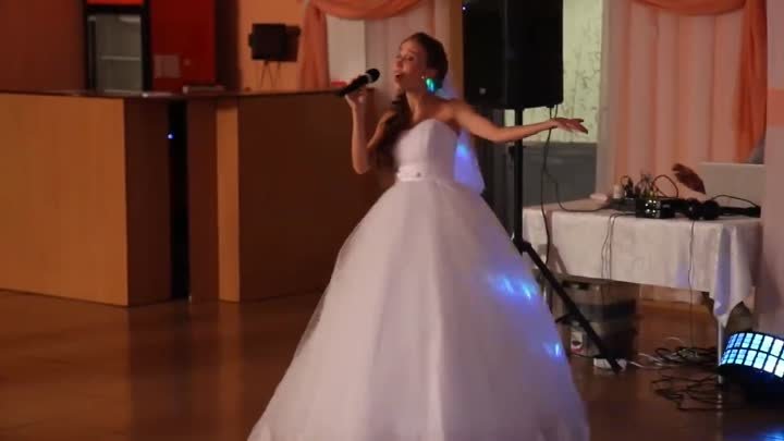 Невеста поёт жениху - волшебный голос!
