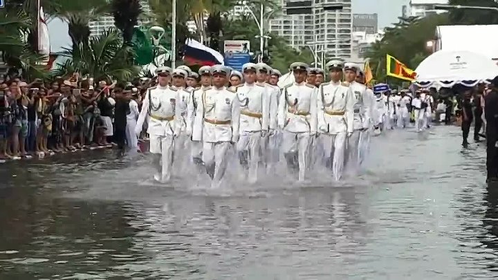 Прощание славянки тайланд. Марш русских моряков в Тайланде под прощание славянки. Русские моряки на параде в Тайланде. Парад моряков в Паттайе. Моряки маршируют.