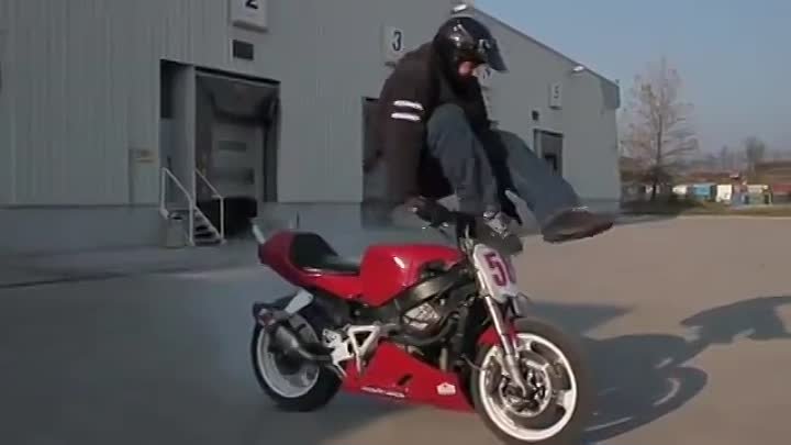 Фантастические трюки на байке-Fantastic tricks on bike