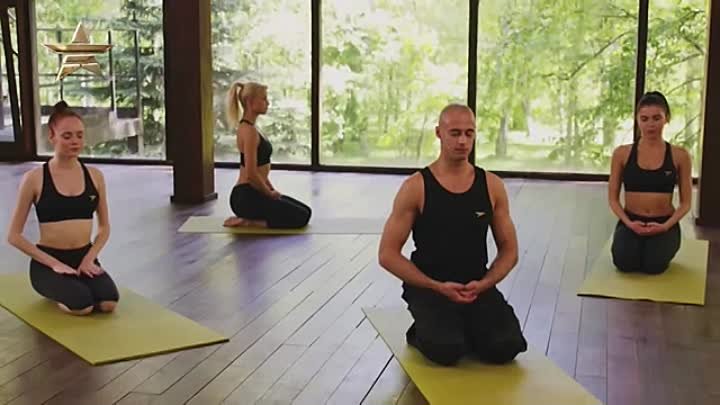 Model Yoga Pose Demo Ep6 Russian