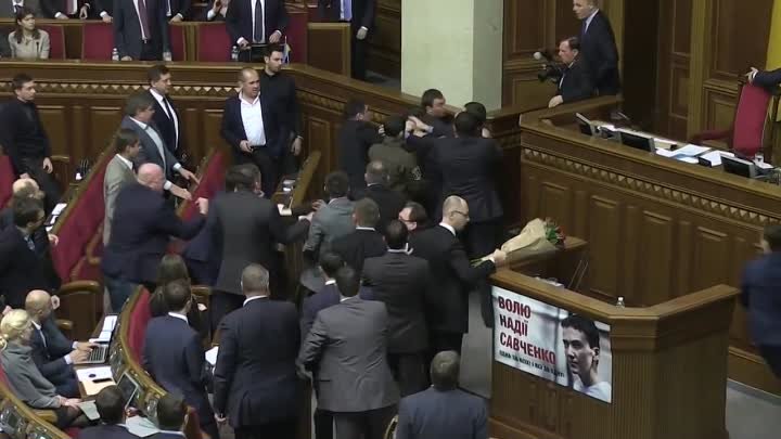 Яценюк vs Барна - драка! Ukrainian Deputy Attacks prime minister As Brawl Breaks Out In Parliament