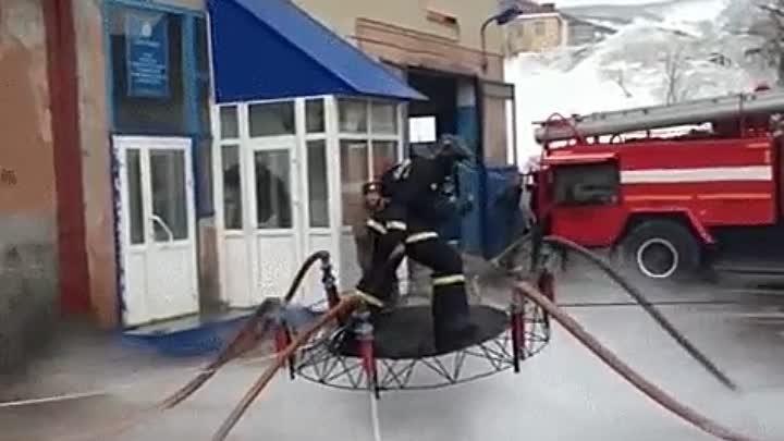 Чем занимаются пожарные, когда нечего делать...