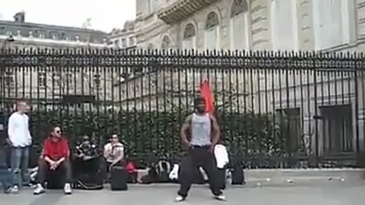 Уличный танец [360p]