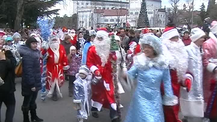 19.12.2015 г. г.Туапсе. Парад Дедов Морозов и Снегурочек.