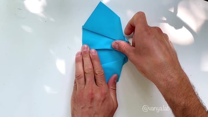 Оригами самолет-Бэтмен.