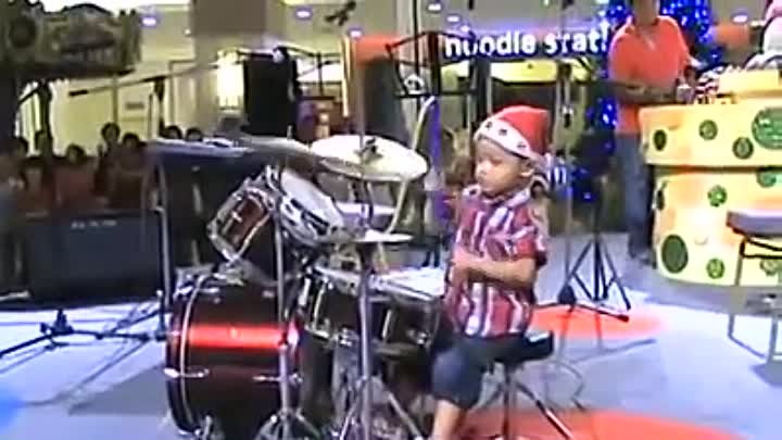 Юный барабанщик.
