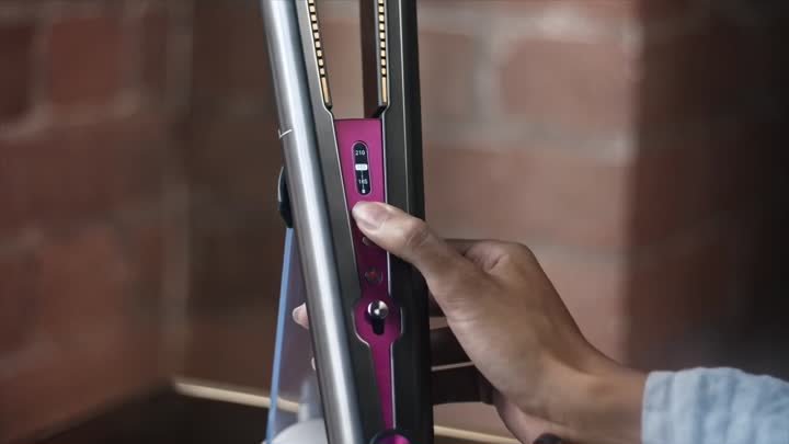 Go cord-free with the new Dyson Corrale™ hair straightener.