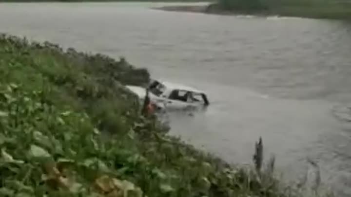 В Башкирии автомобиль упал в реку