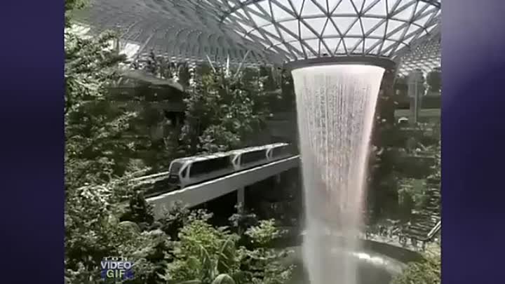 Оранжерея с водопадом в аэропорту Сингапура 😍