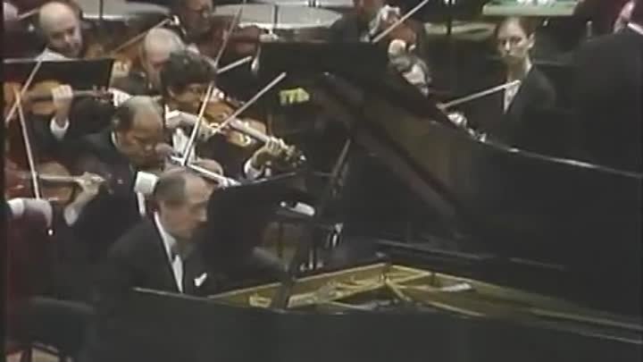 Horowwitz plays the Rachmaninov 3rd Piano Concerto in Avery Fisher H ...