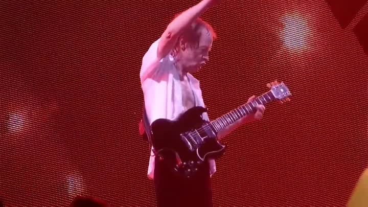 Angus Young (AC_DC) Awesome Guitar Solo