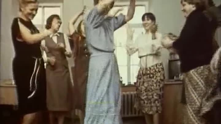 Все танцуют (Микс ПЕСНЯ+ФРАГМЕНТЫ танцев из советских фильмов)