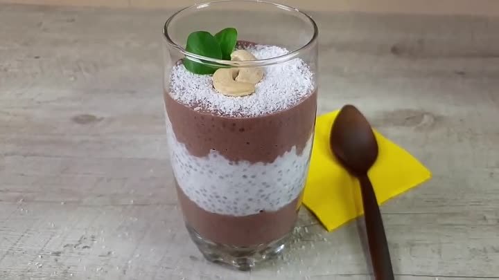 Шоколадно-ванильный пудинг с семенами чиа