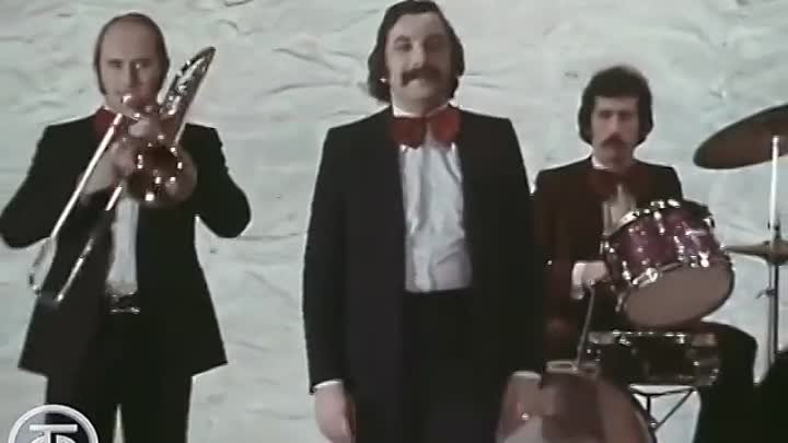 Поет вокально-инструментальный ансамбль "Синяя птица"  (1979)