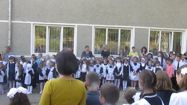 Гімн України в Н-Петровецькій ЗОШ№2. 1.09.2015