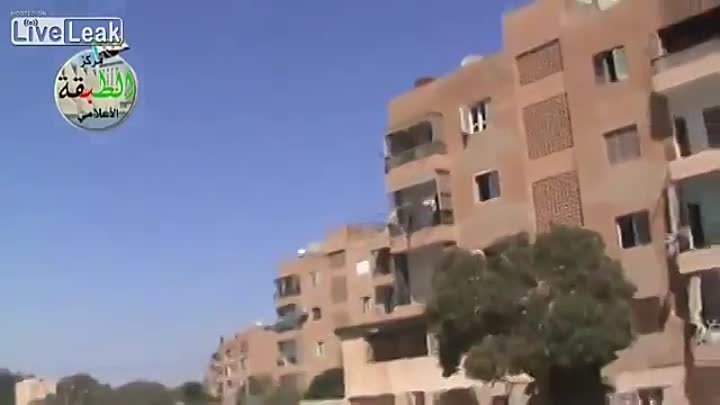 Парашютная бомба накрывает бункер ваххабитов