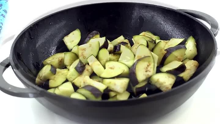 Тушенные овощи с баклажанами и кабачками