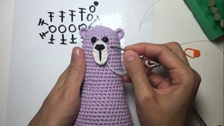 Простой мишка амигуруми крючком. -Simple crochet amigurumi bear.