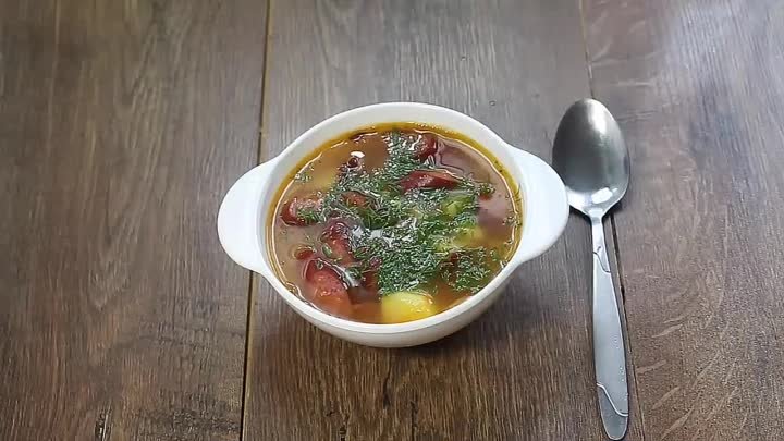 Гороховый суп с копченными колбасками