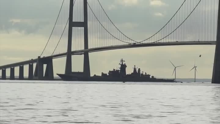 АПЛ ТК 208 «Дмитрий Донской» и крейсер «Пётр Великий» проход пролива ...
